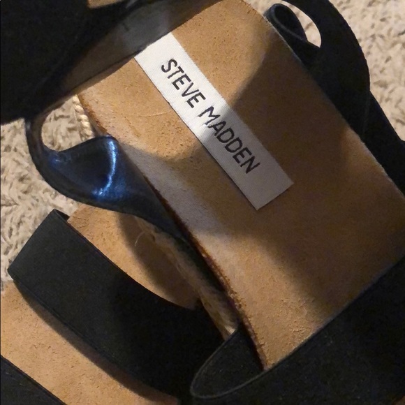 Sandals - Picture 2 of 3